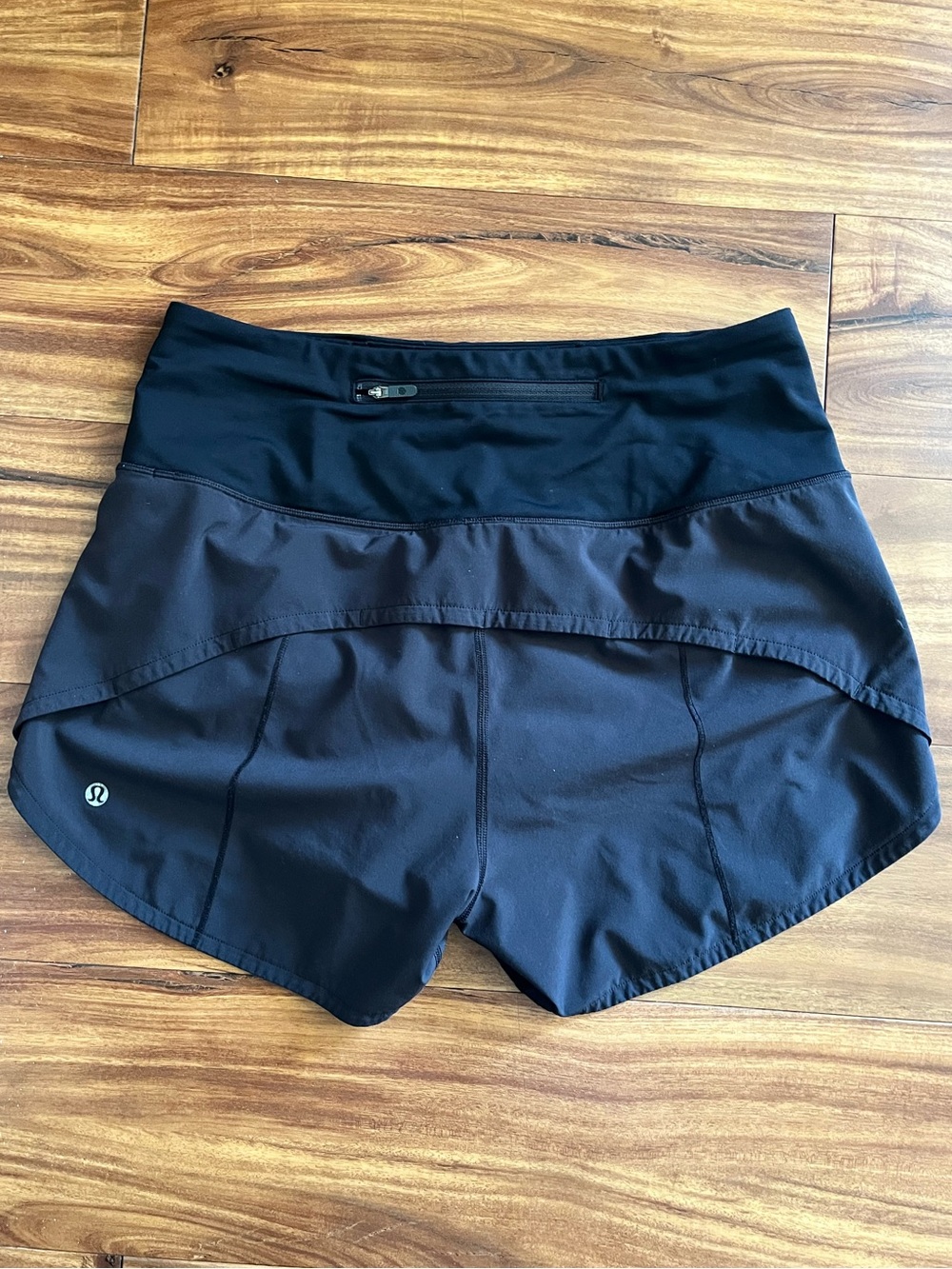Lululemon Speed Up Shorts - Picture 2 of 8